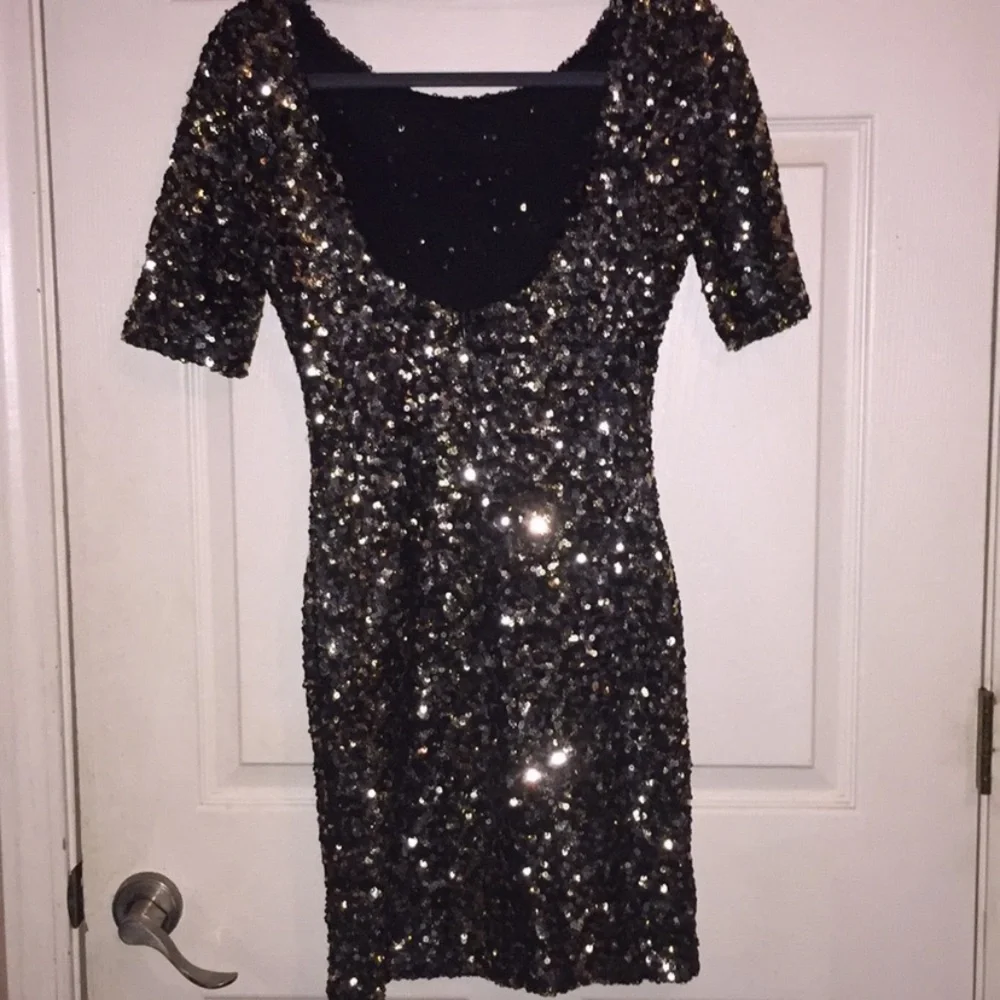 Gianni Bini Fully Sequined Black Gold Mix Mini Dress New Years Homecoming Prom! - Picture 12 of 14
